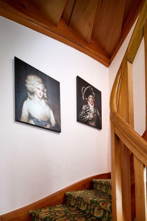 Historisches Gaestehaus Au Faucon Von 1535 Wissembourg Buitenkant foto